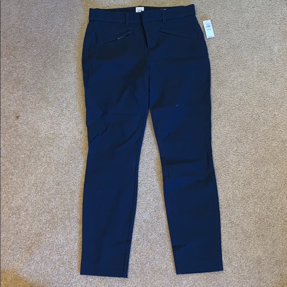 SOLD NWT Gap signature style skinny pant
